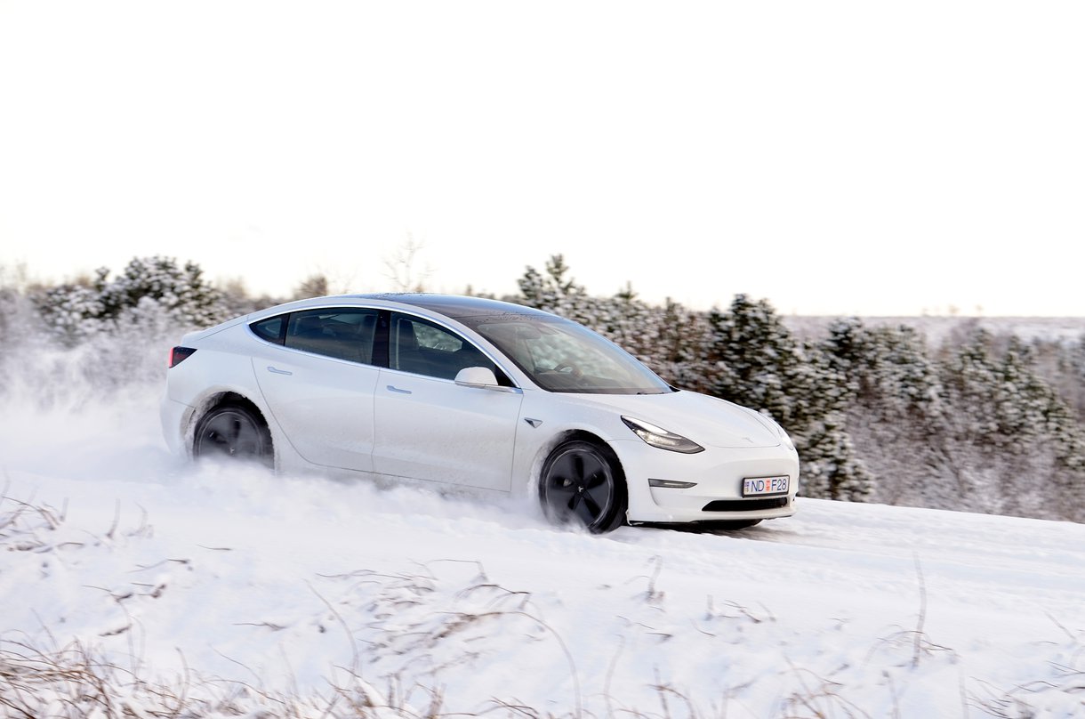 Tesla3_7.jpg