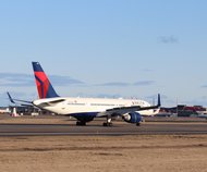 Delta Air Lines B-757 á Keflavíkurflugvelli.jpg